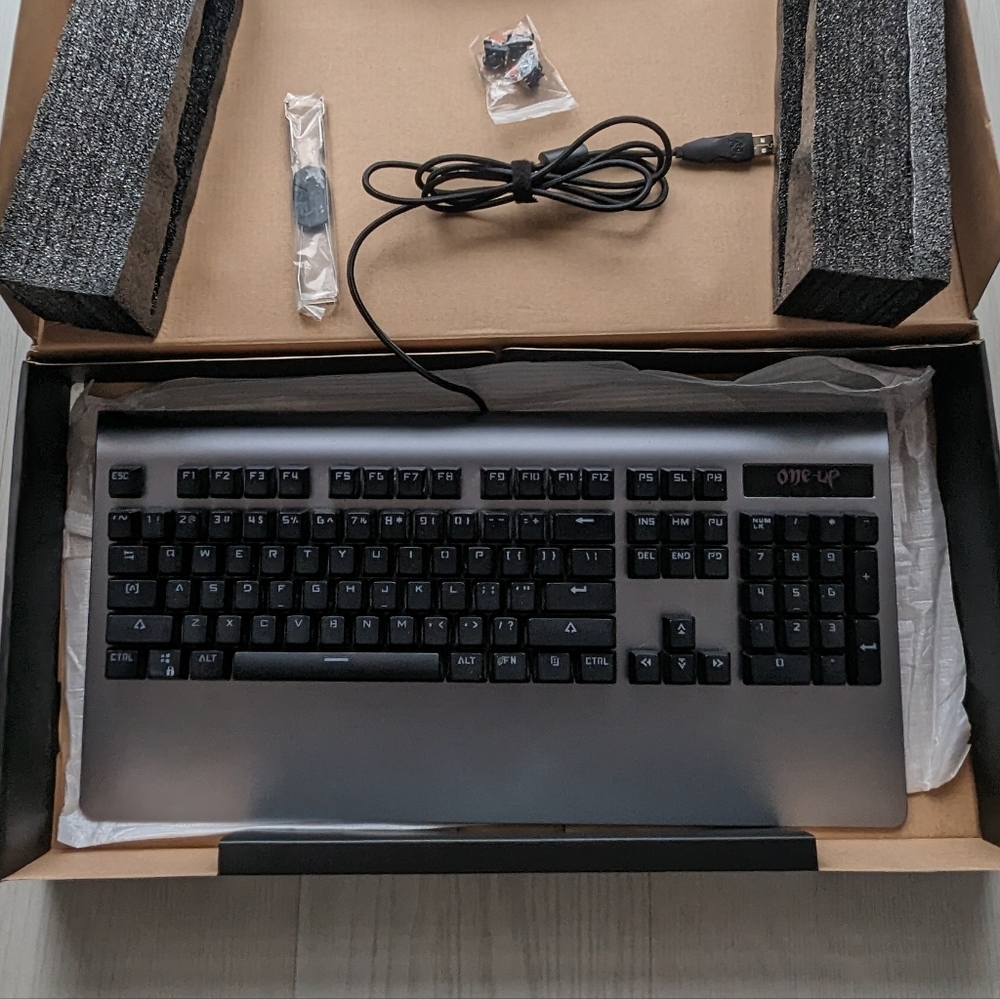 ONE-UP H9 Metal Cover Optical Switch 104 Keys Wired mechanical Gaming E-…